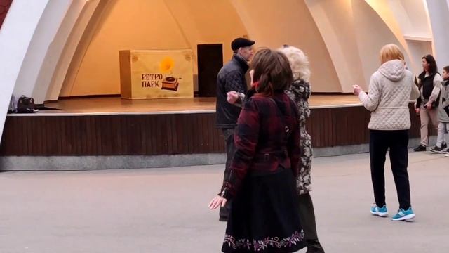 Ой на горi два дубки Танцы в парке Горького Май 2021 Харьков смотреть онлайн