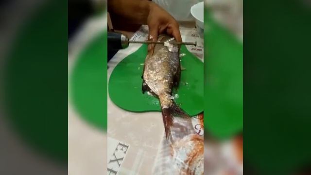 РЫБА БЕЗ ЧЕШУИ ЗА 5 СЕКУНД... смотреть онлайн