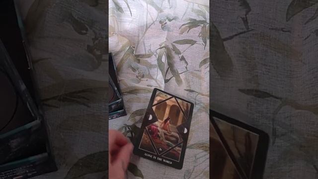 Unboxing the Oracle deck, Dark Mirror created by Laura Sava смотреть онлайн