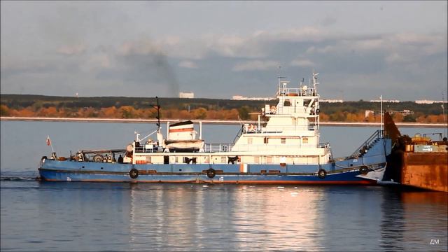 Буксир ОТА 873 с баржами проходит Ульяновск 29 09 2021г смотреть онлайн