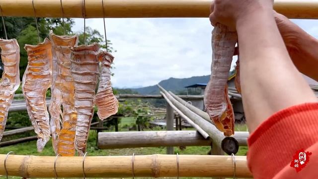竹林里遍地春笋，阿嬷挖来晒笋干，暴晒5日片片金黄挂满“白霜”丨dried Bamboo Shoots【闽湖阿嬷Fujian Grandma】
