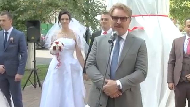 У ЗАГСа появился памятник Петру и Февронии смотреть онлайн