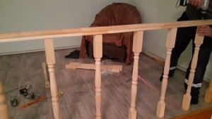 Монтаж перил и балясн на лестнице