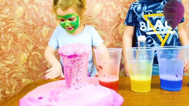 Kids Play With Colored Foam | Дети играют с цветной пеной и учат цвета