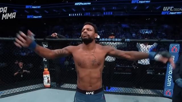 Коренастый Нокаутер Срубает с Одного Удара - Джош Эммет смотреть онлайн