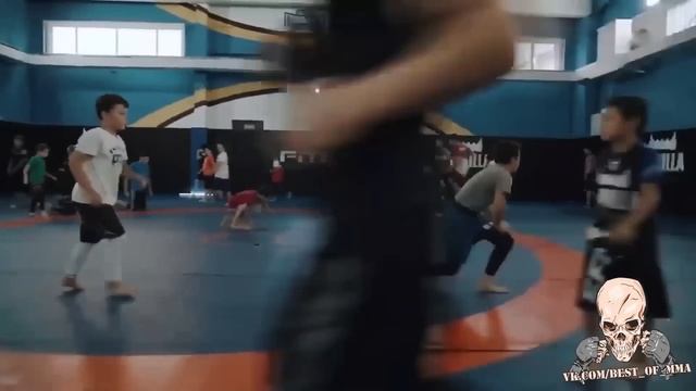 Ислам Махачев - в Дагестане мы боремся с детства! смотреть онлайн