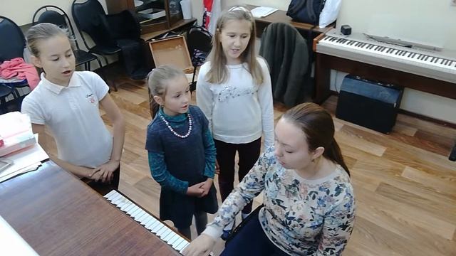 Распевка У МЕНЯ КВАШНЯ. Детский ансамбль ЗАТЕЯ. Сольное народное пение. смотреть онлайн