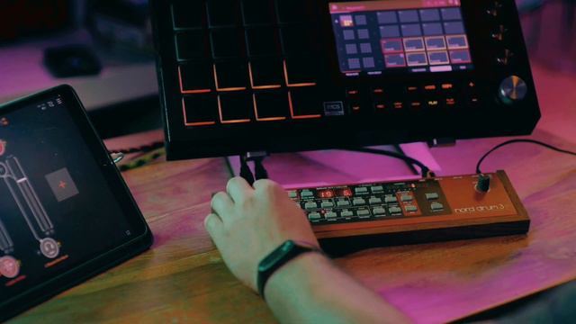× NORD DRUM 3 + MPC LIVE × смотреть онлайн