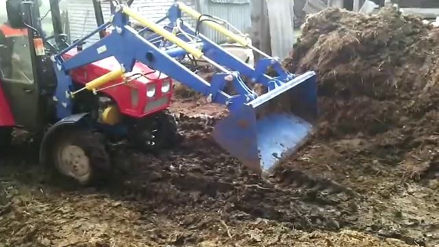 Трактор БЕЛАРУС 320.4М. Работа фронтального погрузчика. смотреть онлайн