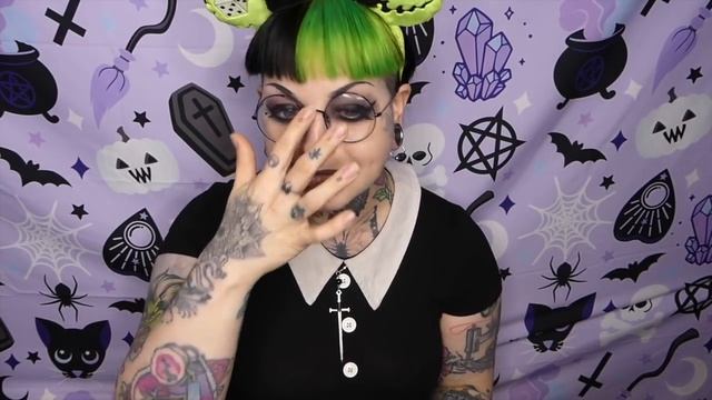 Stretching My Septum Piercing 1.6mm (14g) - 3.2mm (7g) // Emily Boo