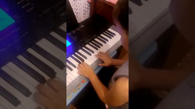 Игорь Луценко на синтезаторе! смотреть онлайн