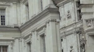 Жизнь во Франции. Королевский замок Блуа. Достопримечательностью Франции есть замки.