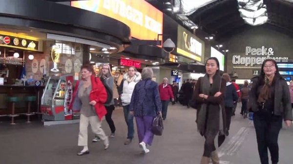 hamburg hauptbahnhof menschen