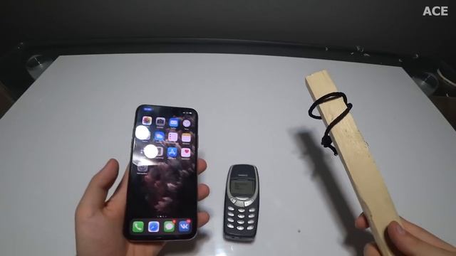 iPHONE 11 Pro VS NOKIA 3310 !! смотреть онлайн