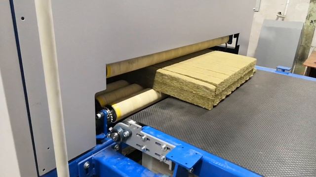 Многопильный универсальный станок для резки минеральной ваты. смотреть онлайн