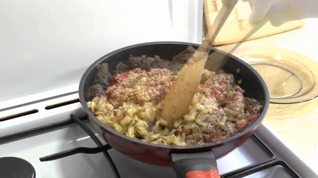 Тыква, запечённая с обжаренным фаршем, луком, чесноком, помидором. Очень вкусно! смотреть онлайн