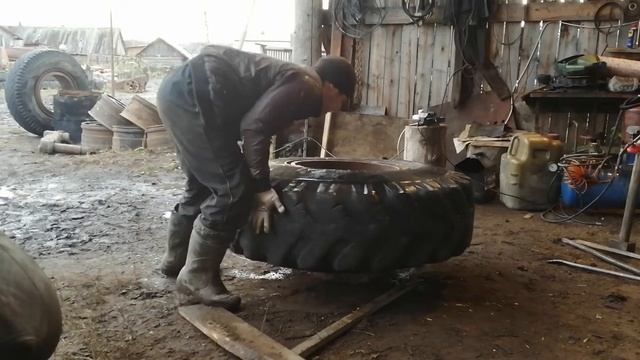 Разбортировка колеса УРАЛ (Шины эксплуатируются жёстко) смотреть онлайн