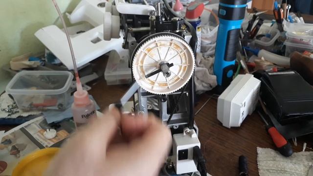 Privileg Nähmaschine - Modell 1511- Handrad reparieren - اصلاح وصيانة عجلة الرئيسية للماكينة смотреть онлайн