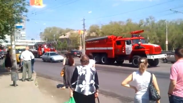 Пробег пожарных машин в Волгограде.mp4 смотреть онлайн
