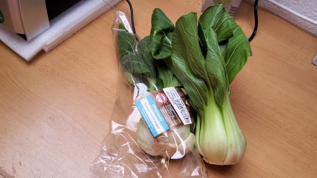 Пак-чой китайская черешковая капуста.Pak Choi chinesischer Blätterkohl.Bok Choy China white cabbage смотреть онлайн