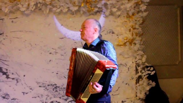 "Кумпарсита" (La Cumparsita) - Николай Донецкий (accordion аккордеон). Ресторан "Аура". смотреть онлайн
