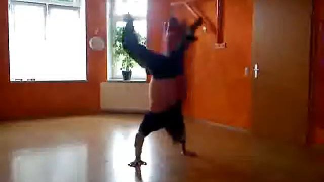 B-Boy Killian Training смотреть онлайн