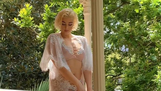 Model Stefania Ferrario Behind The Scenes Shooting in Lace смотреть онлайн