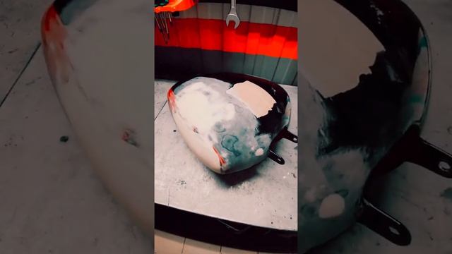 Выправление вмятин на топливном баке мотоцикла Harley-Davidson Dyna смотреть онлайн