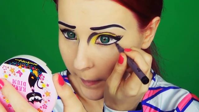 Немного грустный, и в то же время весёлый макияж. смотреть онлайн