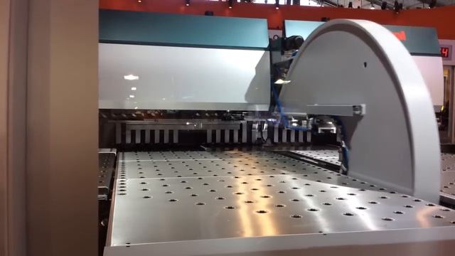 Salvagnini's new P4lean-2520 machine at BlechExpo 2015 смотреть онлайн