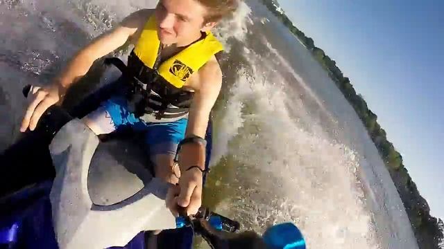 Yamaha VX1100 WaveRunner смотреть онлайн