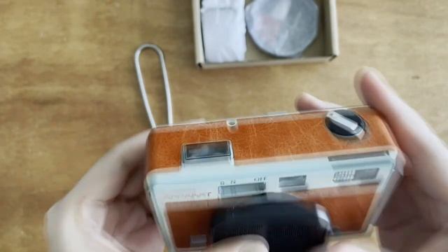 Unboxing the LomoApparat 21 mm Wide-angle 35mm Film Camera смотреть онлайн