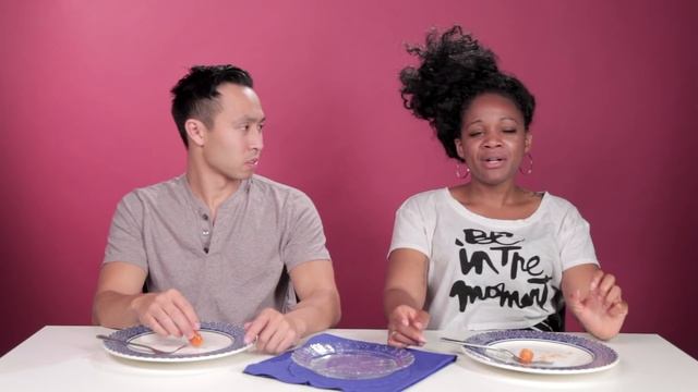 Americans Try Bizarre Russian Foods For The First Time смотреть онлайн