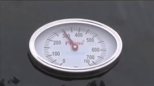 Готовим мясо и овощи на керамическом угольном гриле-барбекю Primo смотреть онлайн