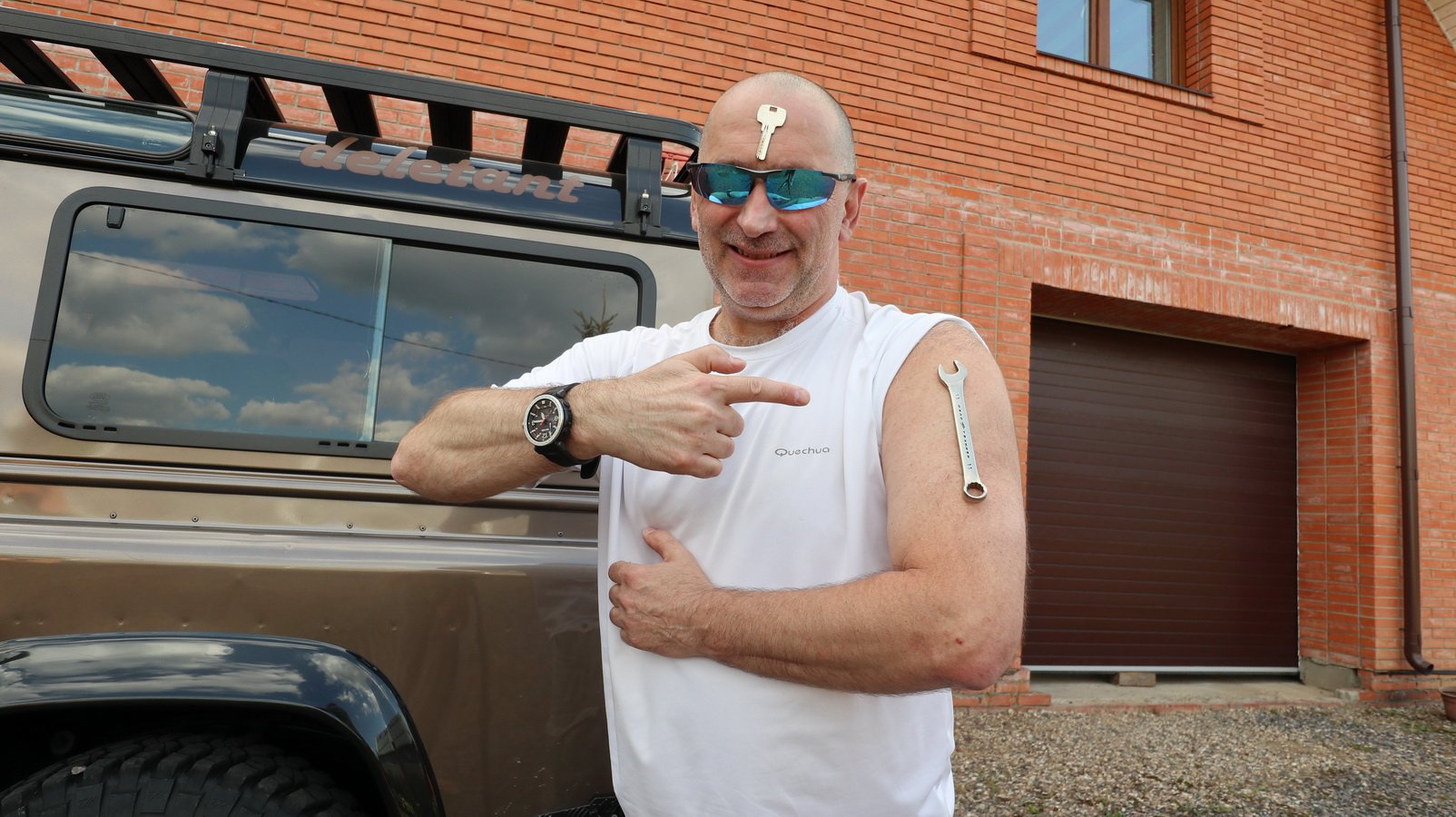 Примагничивание металла к месту вакцинации после прививки СПУТНИК V. смотреть онлайн