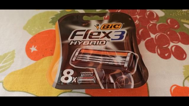 Бокс с восемью сменными кассетами для бритвенного станка BIC Flex 3 Hybrid. смотреть онлайн