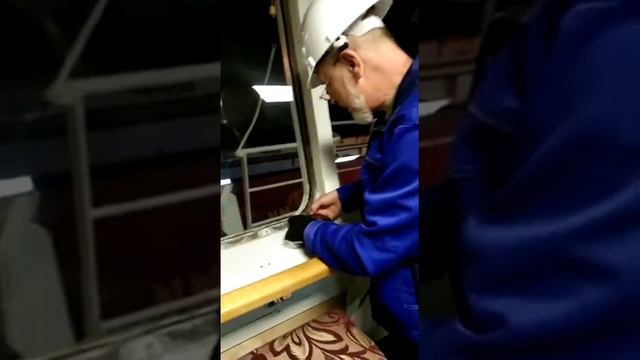 Видео 03 Отбор пробы уплотнения проема окна смотреть онлайн