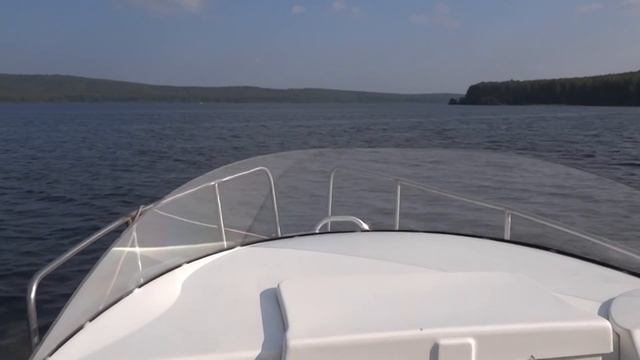 Каютный катер с высокой каютой и транцевой платформой - смотрите!