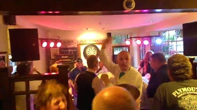 John Coghlan's Quo playing Down Down in the Kingsbridge Bourton on the Water﻿ смотреть онлайн