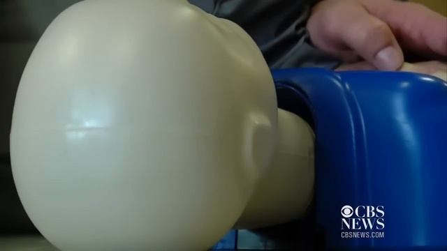 School staff saves student who collapsed at gym смотреть онлайн