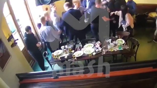 Футболисты Кокорин и Мамаев избивают чиновника в 'Кофемании' смотреть онлайн
