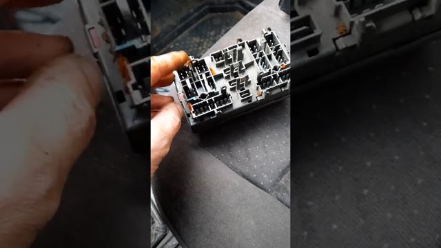 снятие блока предохранителей, ситроен ксантия смотреть онлайн