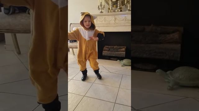 Танец Лисы. "What Does the Fox Says" dance. смотреть онлайн