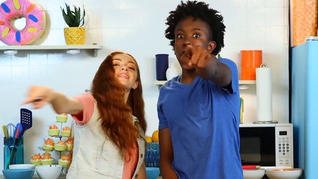 How to Make JoJo Siwa Unicorn Smoothie Bowls ? & Rainbow-tie Pasta ? | Summer Snackdown Ep. 4 | Nic смотреть онлайн