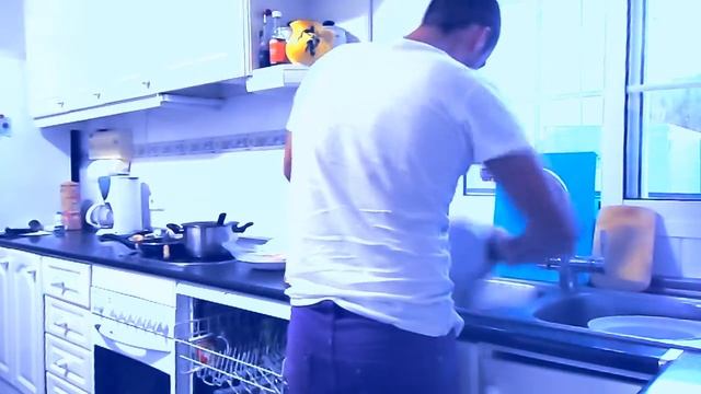 Día a Día | Fregando los Platos | PuntoProductions смотреть онлайн