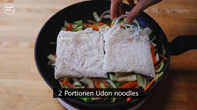 Udon Noodle mit Rindfleisch und Gemüse | Leckeres asiatisches yaki udon Rezept! yaki udon recipe! смотреть онлайн