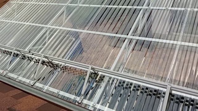 Монтаж навеса из профилированного монолитного поликарбоната . смотреть онлайн