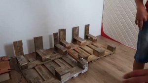Кровать двуспальная из поддонов с ящиками своими руками