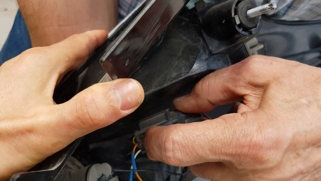 Снятие заднего фонаря на Фокус3 смотреть онлайн