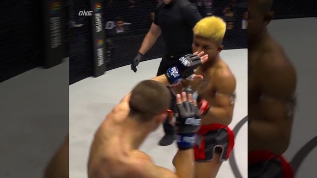 Как он держит?удар!☝️? смотреть онлайн